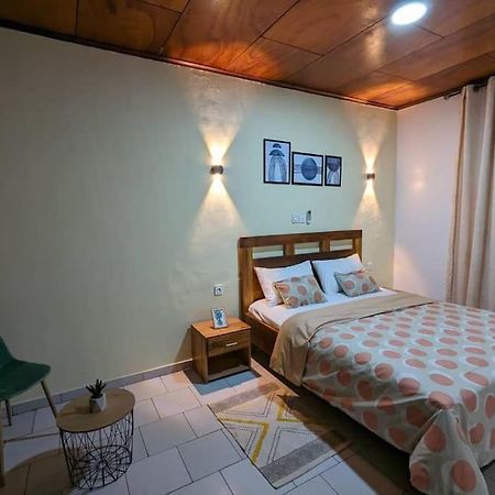 Appartement Meuble Яунде Екстер'єр фото