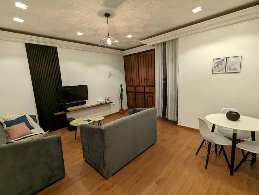 Appartement Meuble Яунде Екстер'єр фото