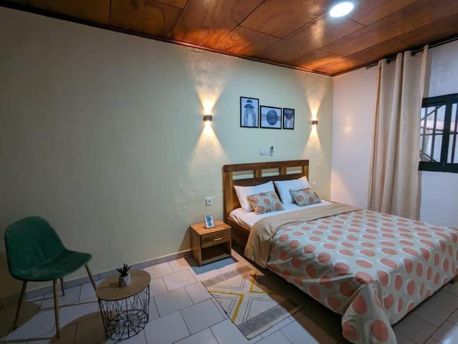 Appartement Meuble Яунде Екстер'єр фото